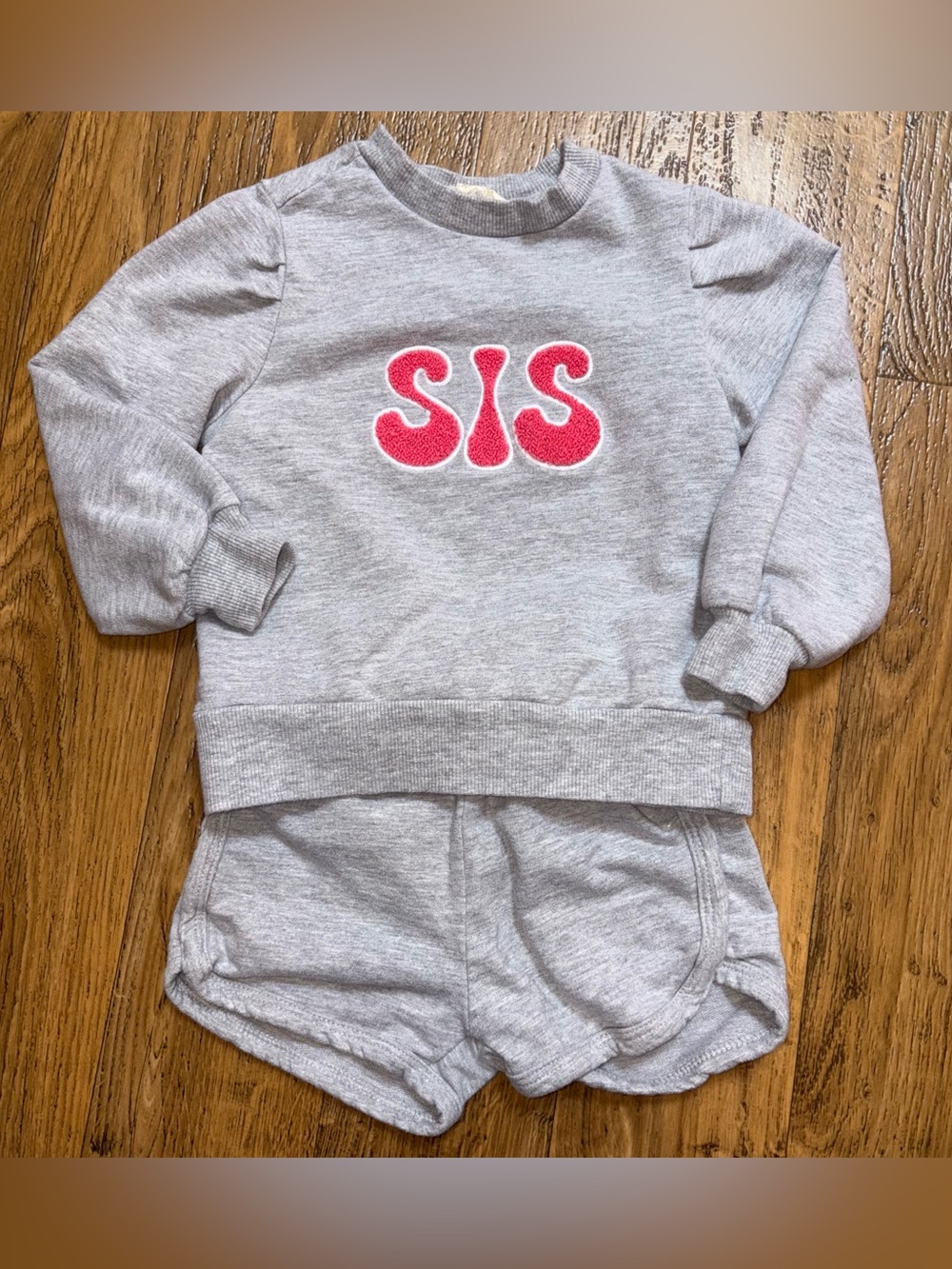 Jessica Simpson Gray Sweatshirt & Shorts Set with Pink 'SIS' Applique 2T